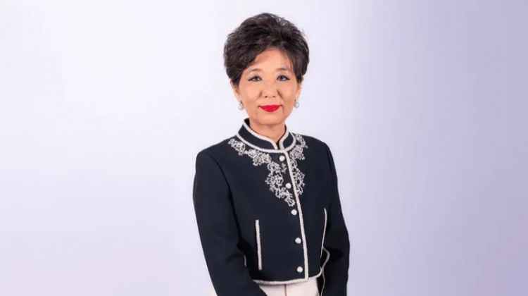 官方：里昂老板已辭去董事會職務(wù)，球隊任命新主席蜜雪兒-康
