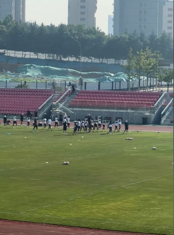 假期結(jié)束！青島西海岸今天重新集結(jié)，進(jìn)行恢復(fù)訓(xùn)練