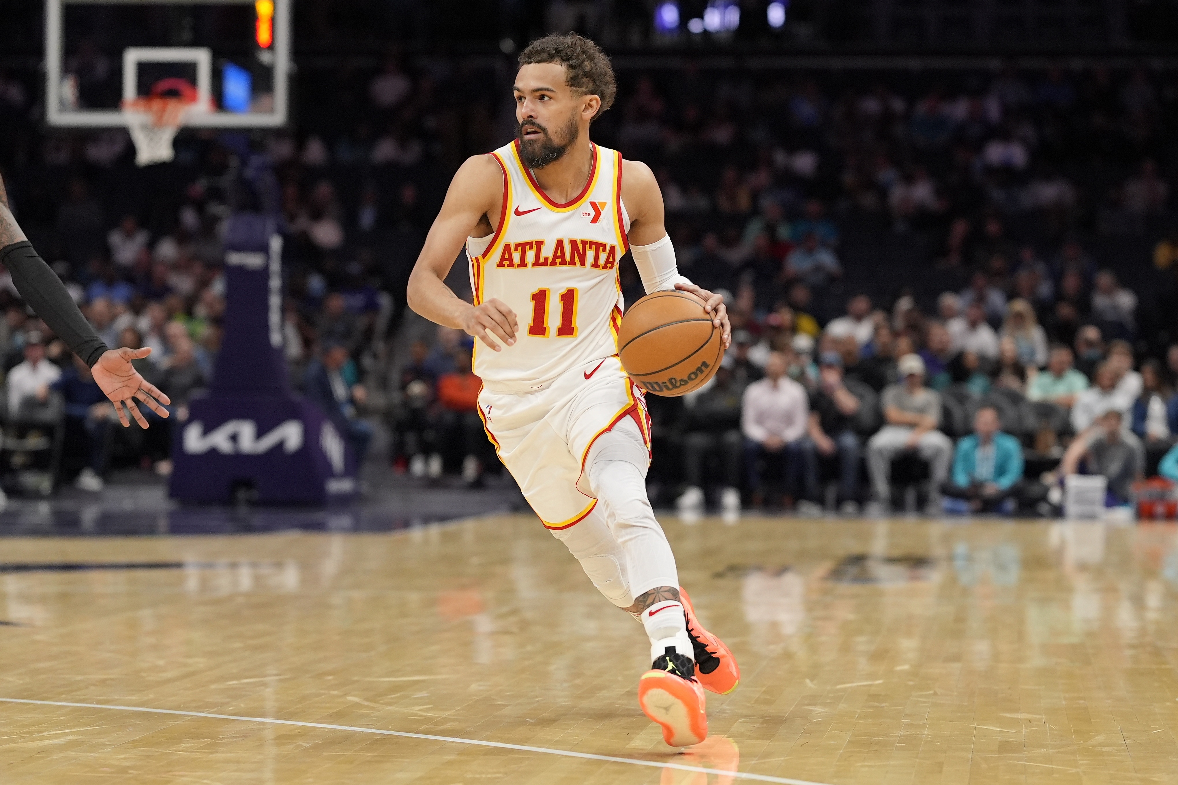 特雷-楊：有天賦的年輕人該努力去沖擊NBA 而不是留在大學(xué)拿贊助